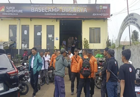 BPBD-Pemalang-proses-evakuasi-pendaki-GS.jpg